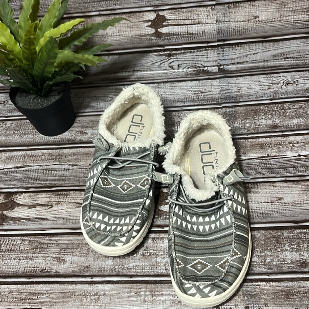 Hey Dude Gray and White Pattern Flats Size Women’s 6 - Picture 5 of 8